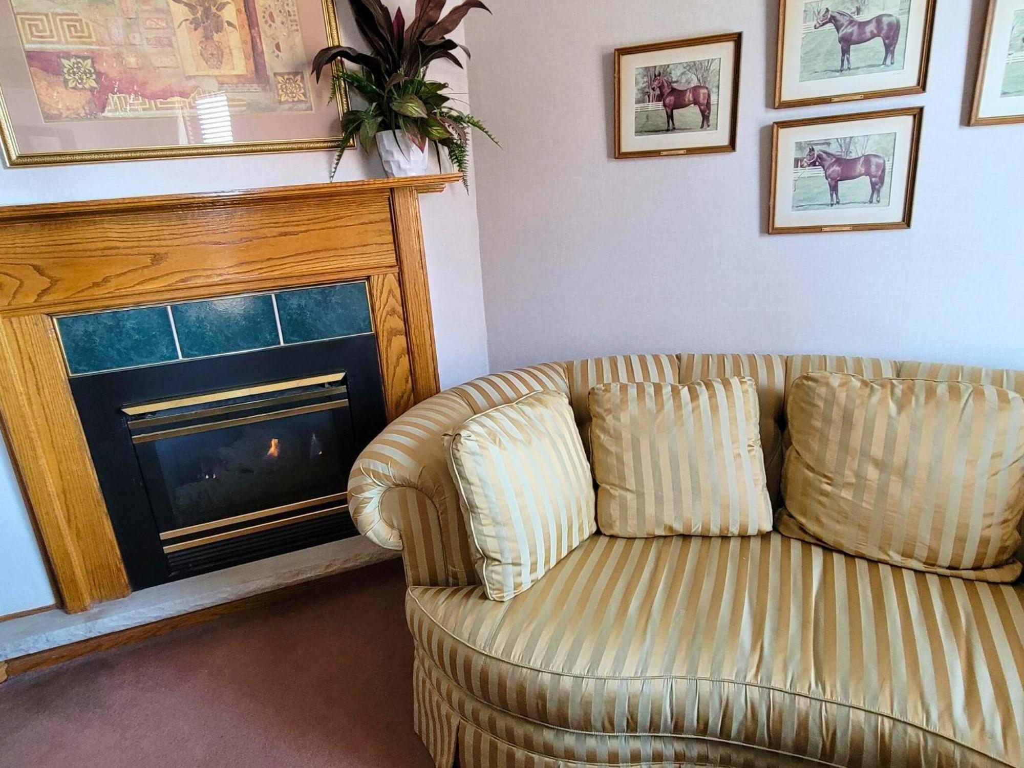 Altland House Inn & Suites Abbottstown Esterno foto
