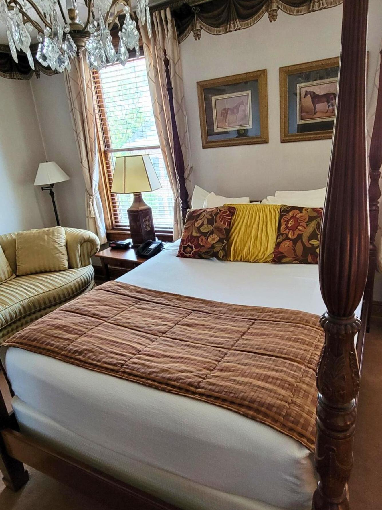 Altland House Inn & Suites Abbottstown Esterno foto